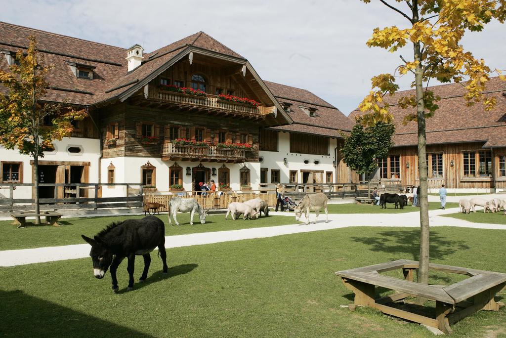 Hotel Landgasthof Altwirt Seeham Exteriör bild