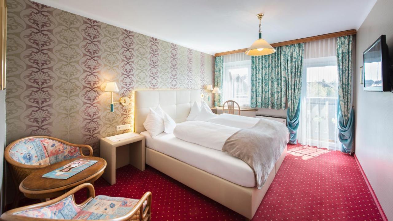 Hotel Landgasthof Altwirt Seeham Exteriör bild